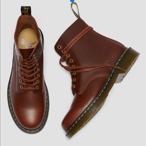 1460 Pascal Brown Classico Dr. Martens (size 9)